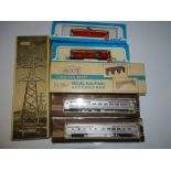 HO Gauge Model Railways: A grouup of American and Brazilian Outline rolling stock and accessories by