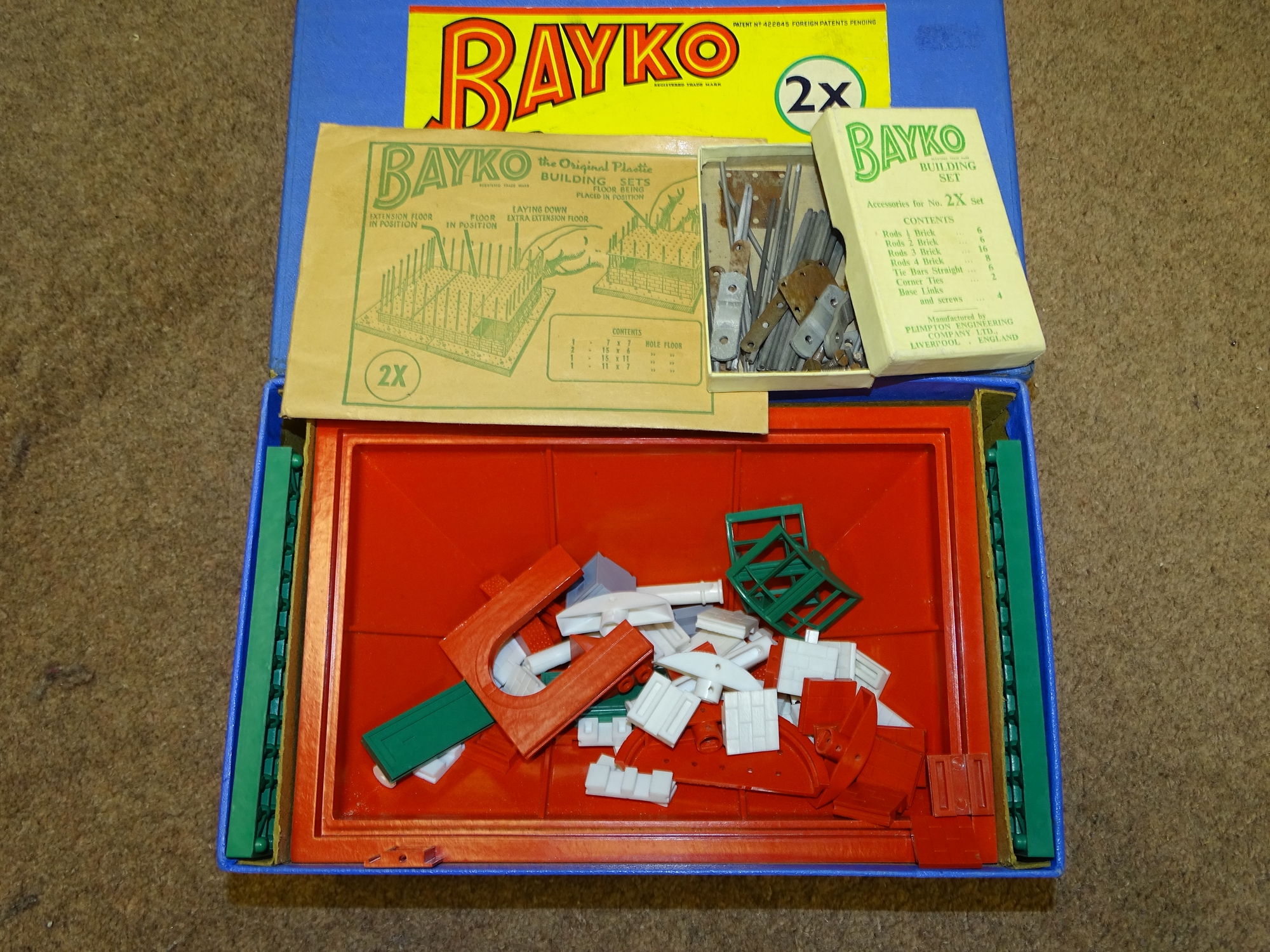 A large quantity of BAYKO building sets (not checked complete) together with a tin containing a very - Image 8 of 17