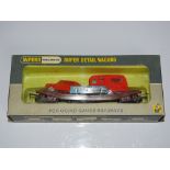 OO Gauge Model Railways: WRENN Model Railways A W4652P Auto Distributors Low Mac wagon with car