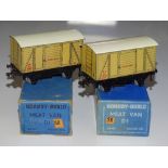 OO Gauge Model Railways: A pair of HORNBY DUBLO early post war 3-rail SR meat vans - G/VG in G boxes