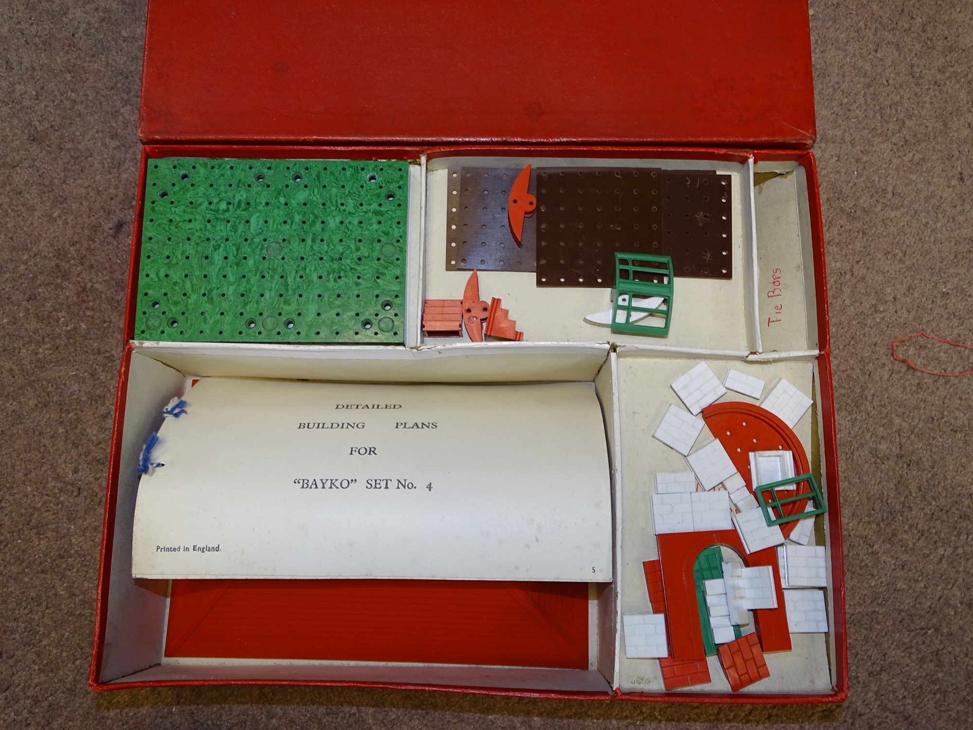 A large quantity of BAYKO building sets (not checked complete) together with a tin containing a very - Image 13 of 17