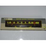 OO Gauge Model Railways: A WRENN W6002A Brighton Belle Pullman Car 'Audrey' with brown tables - VG/E