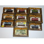 OO Gauge Model Railways: A group of MAINLINE wagons as lotted - VG/E in G/VG boxes (10)