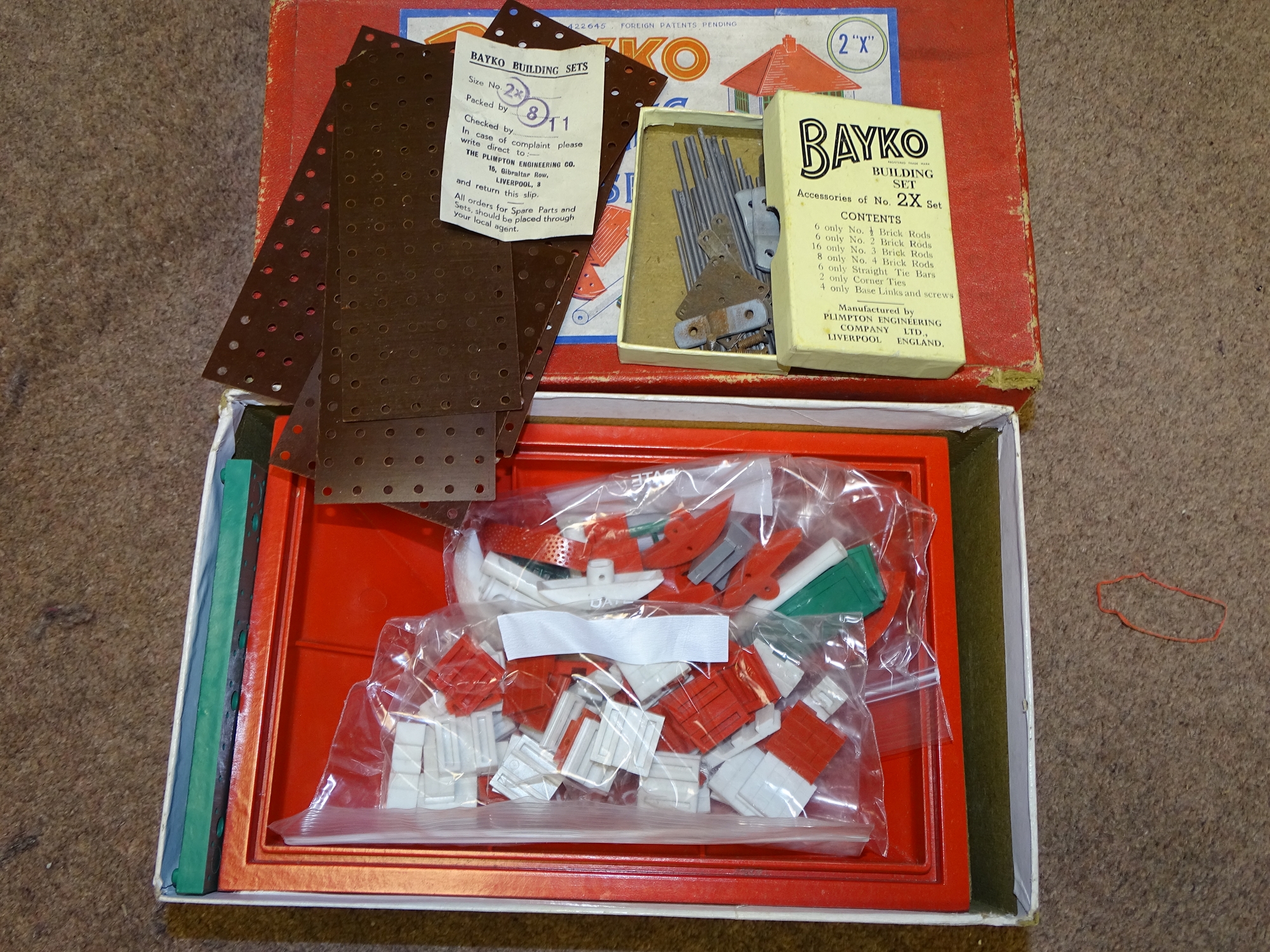 A large quantity of BAYKO building sets (not checked complete) together with a tin containing a very - Image 10 of 17