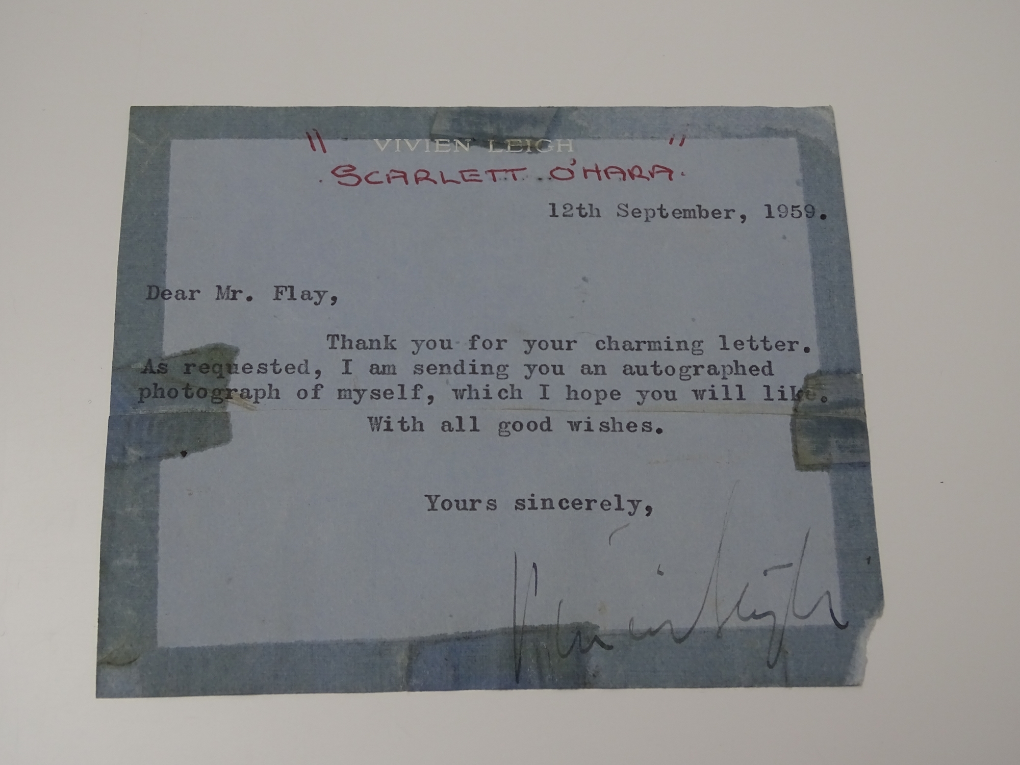 AUTOGRAPH: A signed memo slip - VIVIEN LEIGH - September 1959 - Comes with an Excalibur Auctions