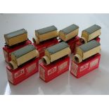 OO GAUGE MODEL RAILWAYS: A group of HORNBY DUBLO 4320 6-ton refrigerator vans - VG in G/VG boxes (