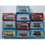 OO GAUGE MODEL RAILWAYS: A group of mixed wagons by AIRFIX - VG in G/VG boxes (10)