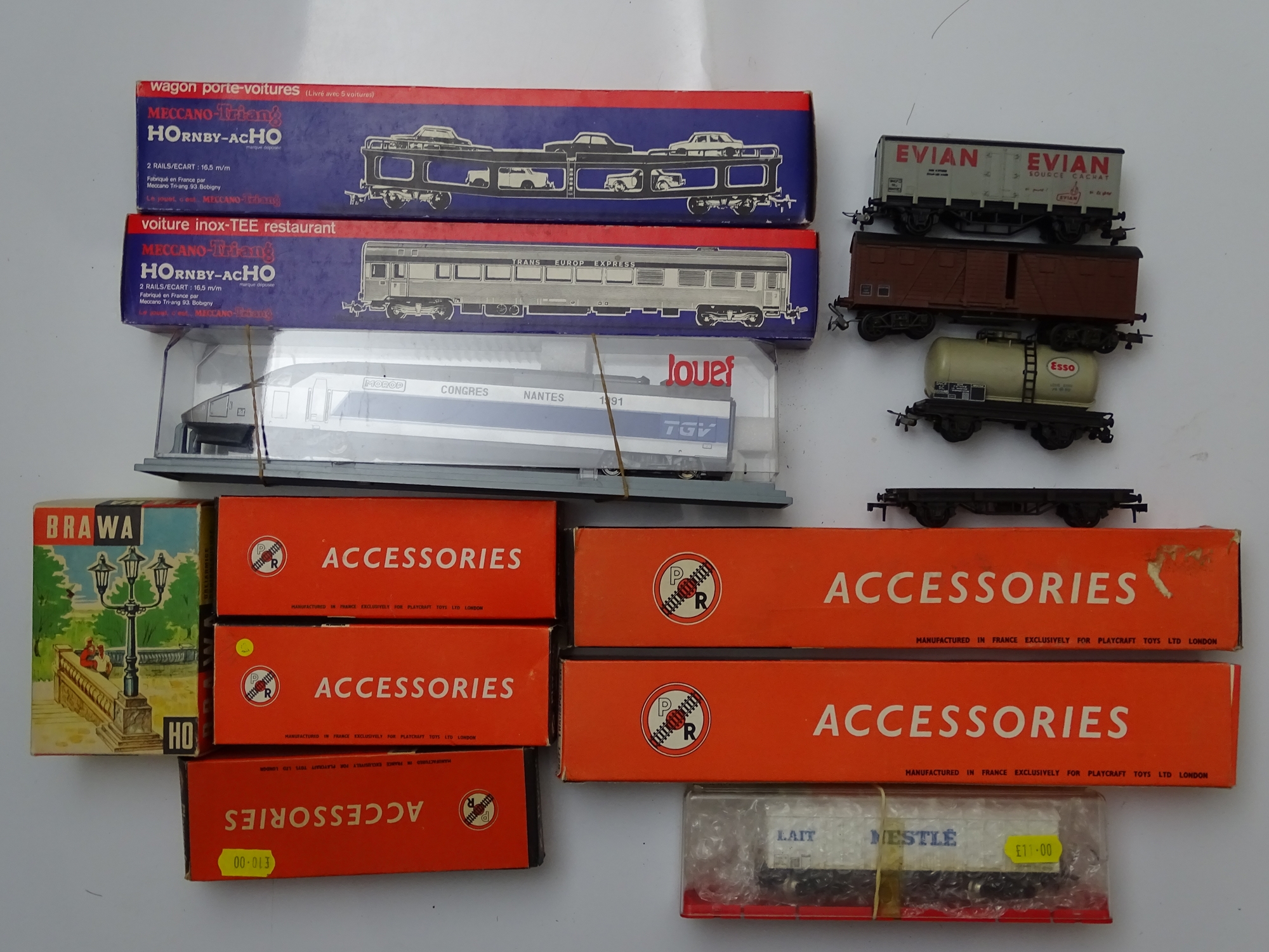 HO GAUGE MODEL RAILWAYS: A mixed group of wagons, coaches and accessories by JOUEF, BRAWA and HORNBY