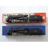 OO GAUGE MODEL RAILWAYS: A pair of Class 8F steam locomotives by HORNBY DUBLO and WRENN - G/VG in