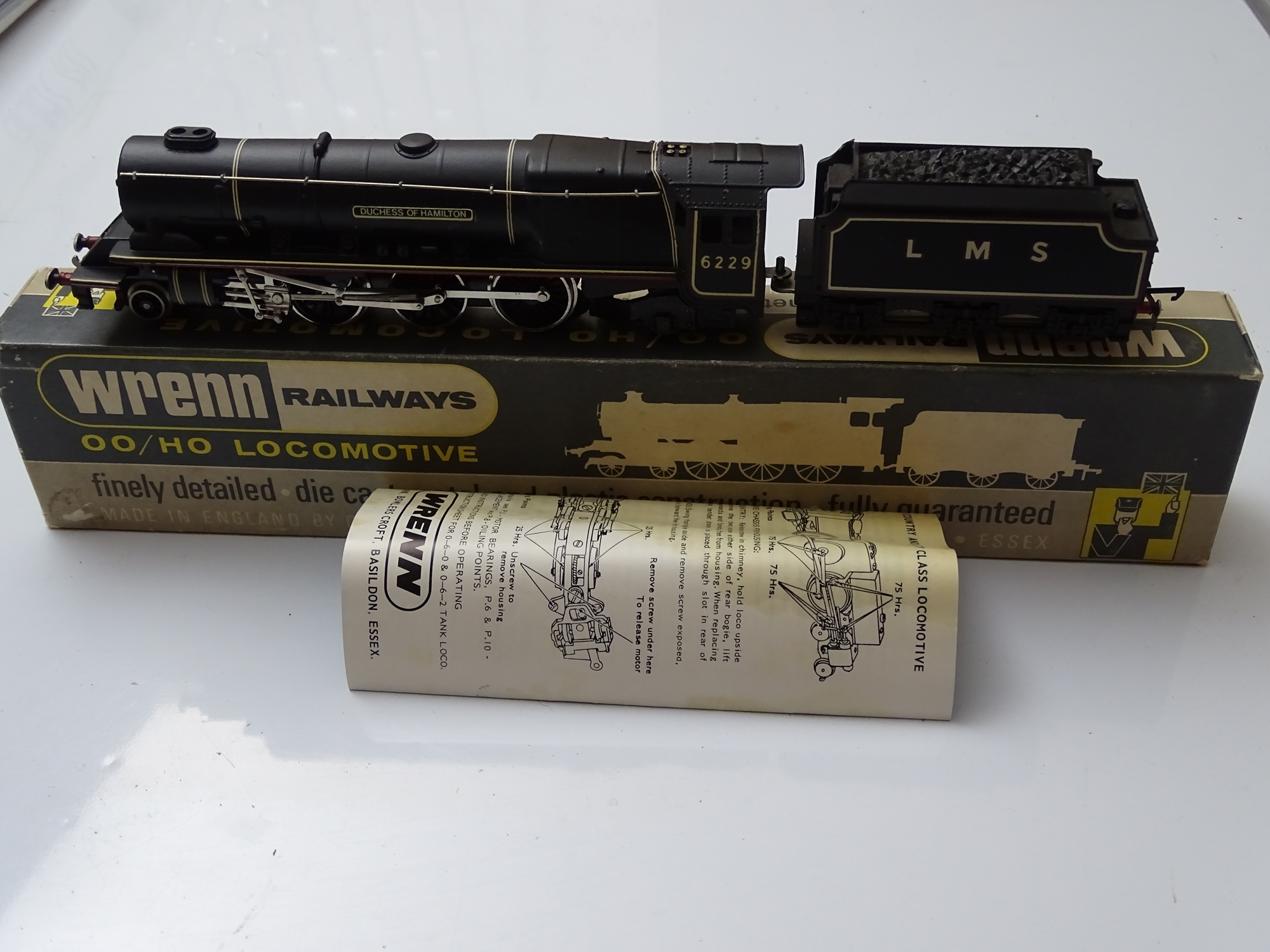 OO GAUGE MODEL RAILWAYS: A WRENN W2241 Duchess Class steam locomotive in LMS black livery 'Duchess