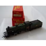 OO GAUGE MODEL RAILWAYS: A TRI-ANG R350 and R36 Class L1 steam locomotive and tender in BR green