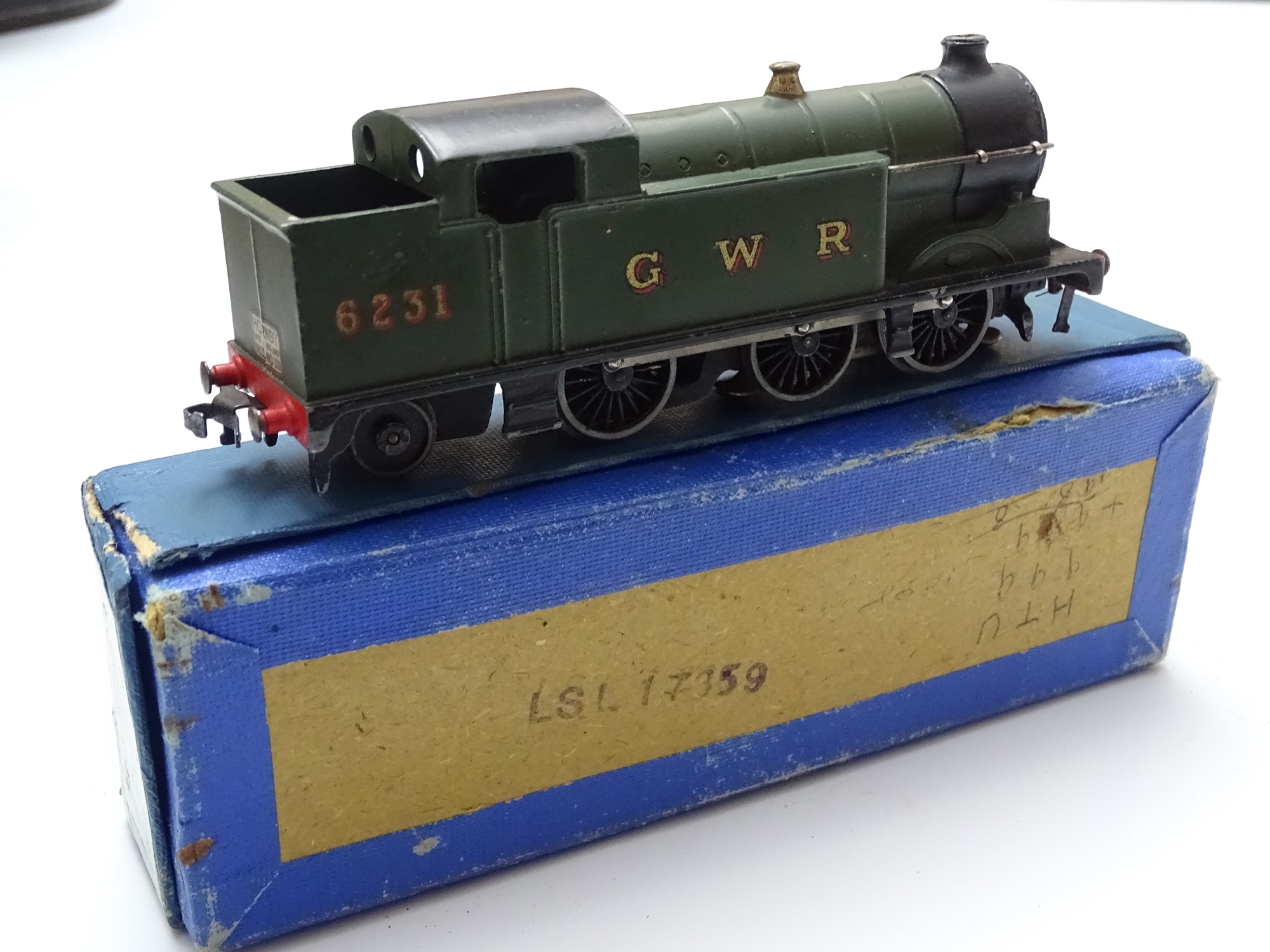 OO GAUGE MODEL RAILWAYS: A rare HORNBY DUBLO Class N2 steam tank locomotive: 3-rail, in GWR Green - Bild 2 aus 5