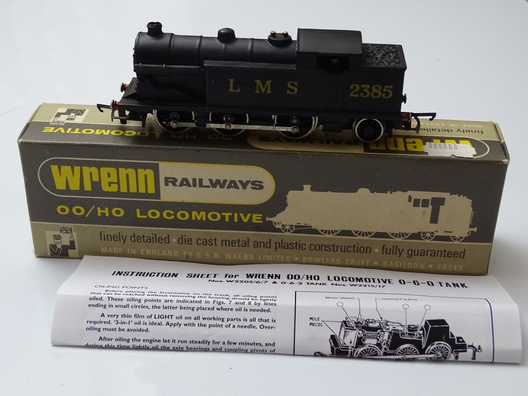 OO GAUGE MODEL RAILWAYS: A WRENN W2215 Class N2 steam tank locomtive in LMS black livery numbered