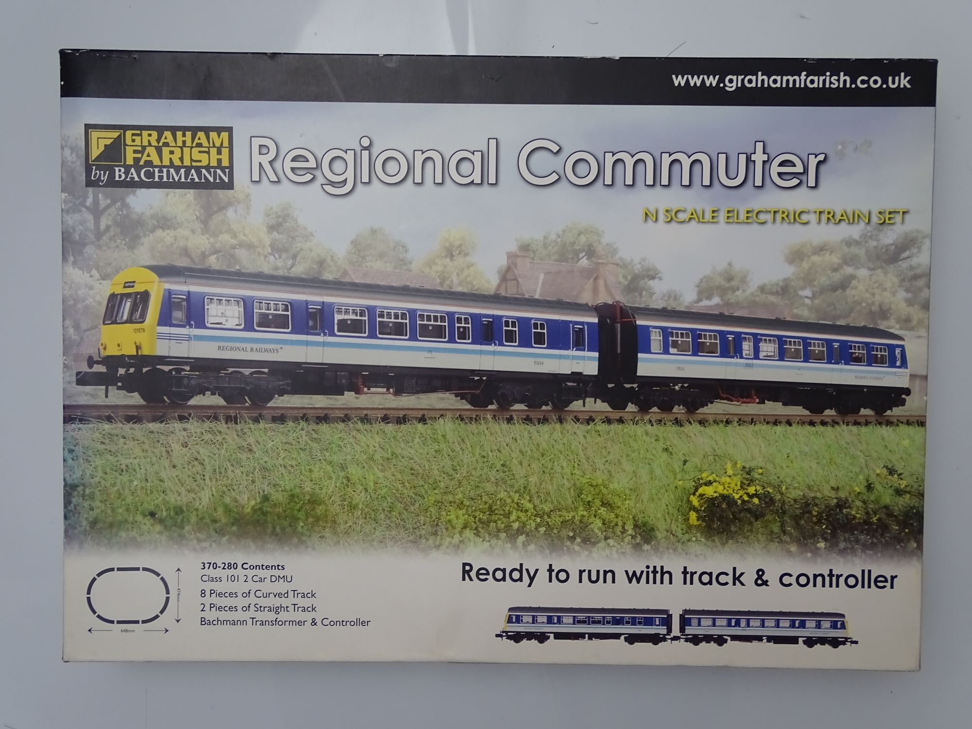 N GAUGE MODEL RAILWAYS: A GRAHAM FARISH 370-280 Regional Commuter train set - complete ex-shop stock