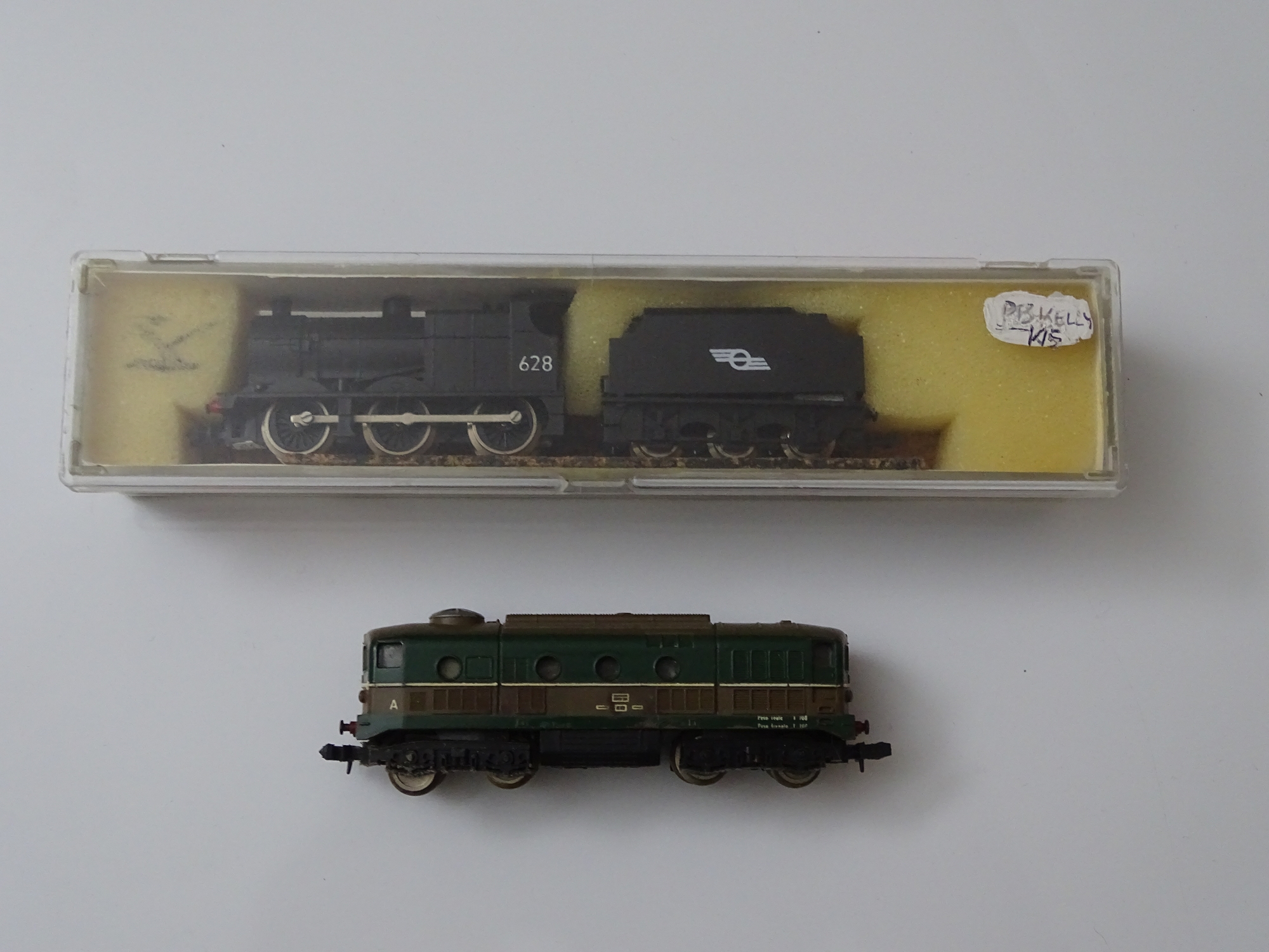 N GAUGE MODEL RAILWAYS: A pair of LIMA locomotives: comprising a Class 4F in CIE Irish Livery (