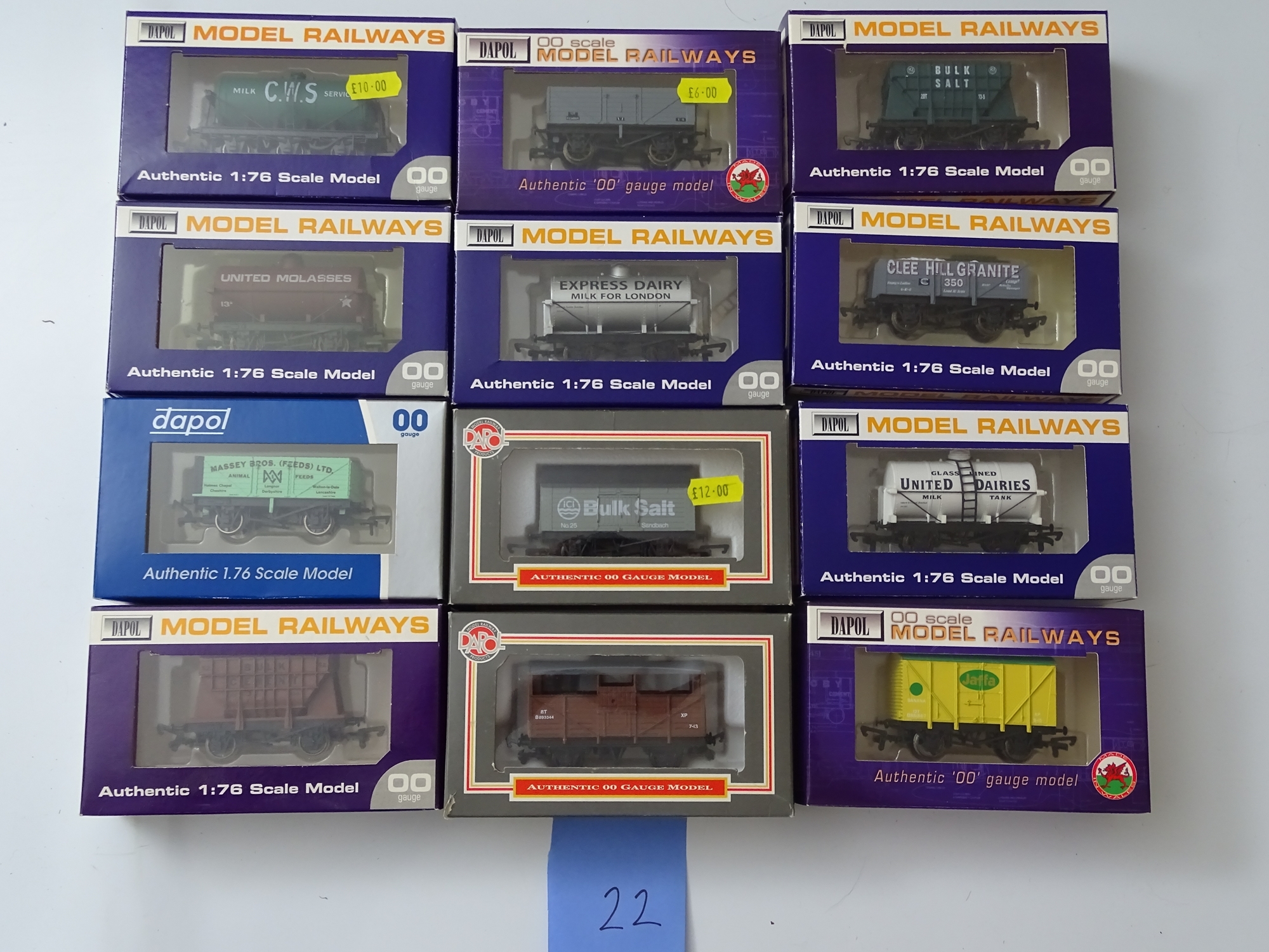 OO GAUGE MODEL RAILWAYS: A mixed group of DAPOL wagons as lotted - VG/E in G/VG boxes (12) #22