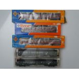 HO GAUGE MODEL RAILWAYS: A group of ROCO and FLEISCHMANN European Outline coaches including German