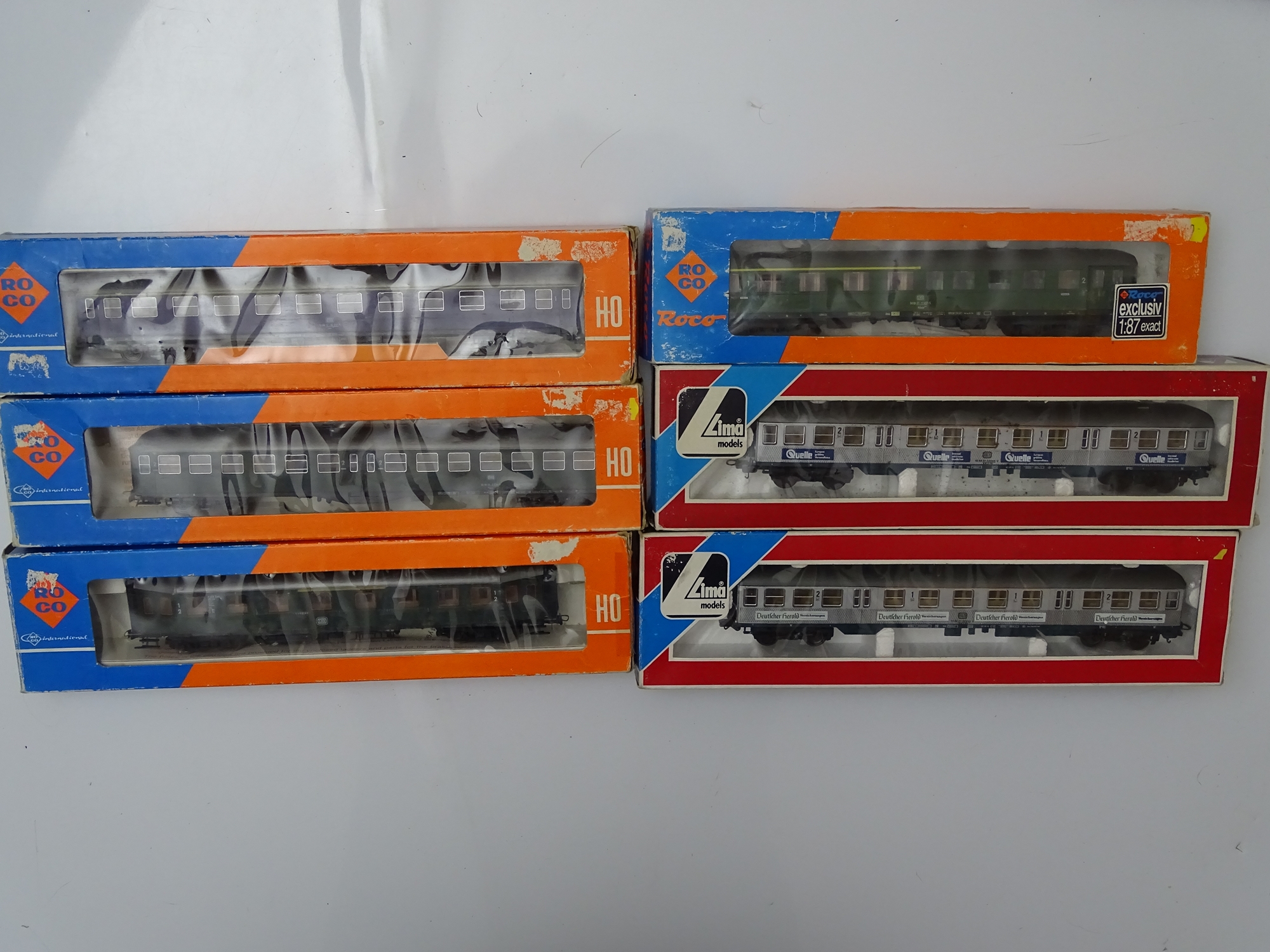 HO GAUGE MODEL RAILWAYS: A group of ROCO and LIMA German Outline coaches 4 in DB green and 2 in