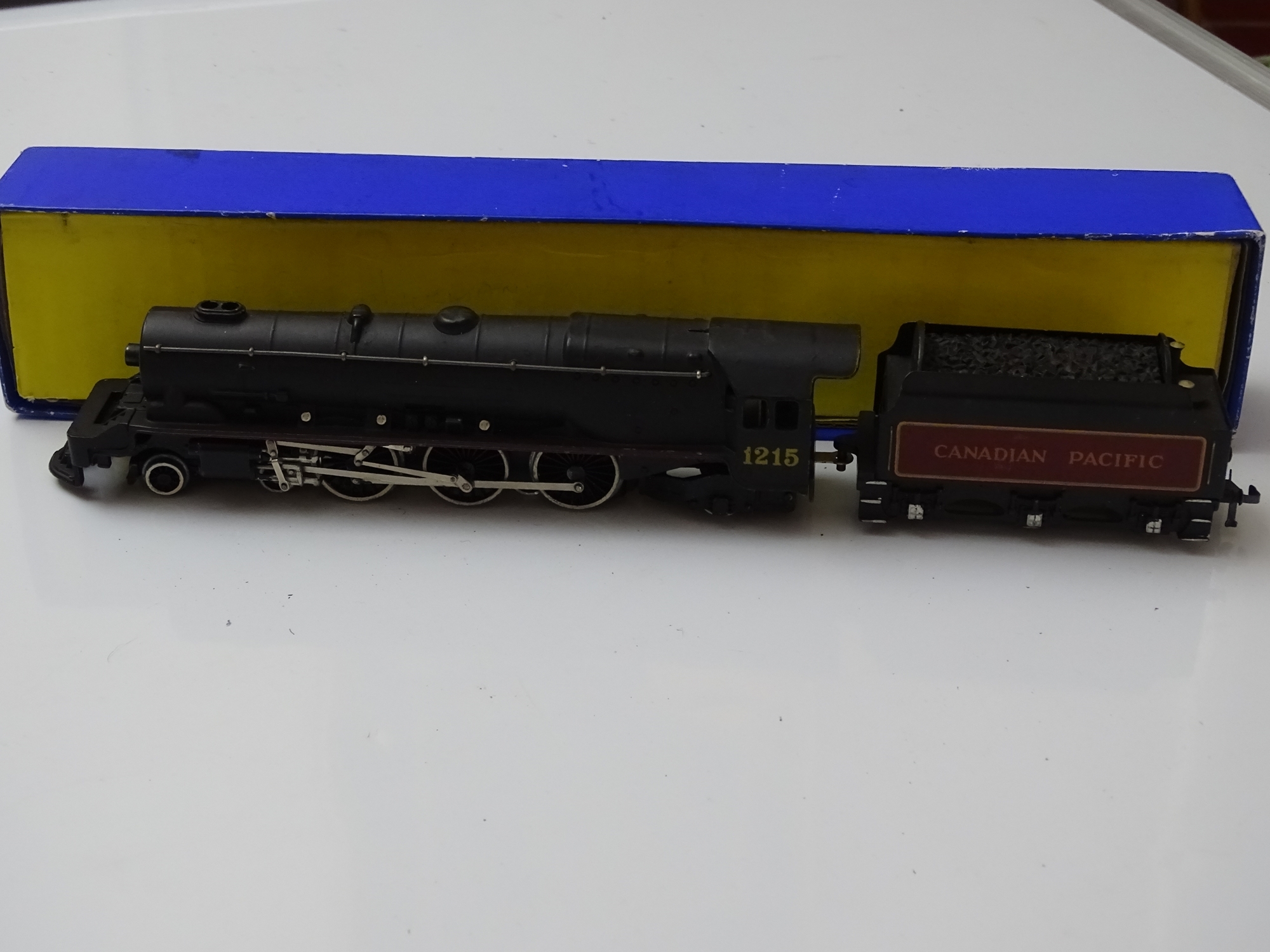 OO GAUGE MODEL RAILWAYS: A rare HORNBY DUBLO EDL3 3-rail Duchess Class steam locomotive produced - Bild 2 aus 3