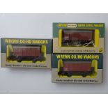 OO GAUGE MODEL RAILWAYS: A small group of rarer WRENN gunpowder vans to include: 2 x W4313 and a