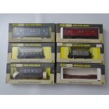 OO GAUGE MODEL RAILWAYS: A mixed group of WRENN wagons - as lotted VG in G/VG boxes (6)