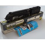 OO GAUGE MODEL RAILWAYS: A WRENN W2213 Class A4 steam locomotive in LNER black 'Peregrine' - G/VG in