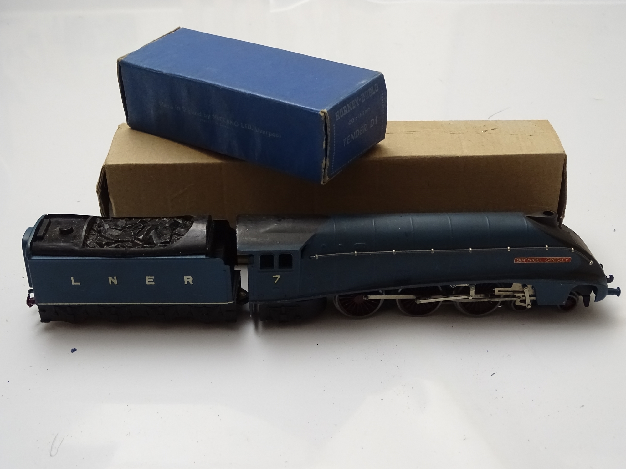 OO GAUGE MODEL RAILWAYS: A HORNBY DUBLO Class A4 3-rail steam locomotive in BR blue livery 'Sir