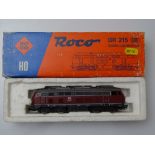 HO GAUGE MODEL RAILWAYS: A ROCO 04151A German Outline BR215 Diesel locomotive in DB red/grey