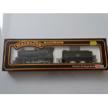 OO GAUGE MODEL RAILWAYS: A MAINLINE 2251 Class Collett steam locomotive in BR green livery