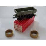 OO GAUGE MODEL RAILWAYS: A HORNBY DUBLO 4644 21-ton hopper wagon in BR grey livery - VG/E in VG box