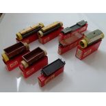 OO GAUGE MODEL RAILWAYS: A mixed group of HORNBY DUBLO flat and open wagons as lotted - VG in G/VG