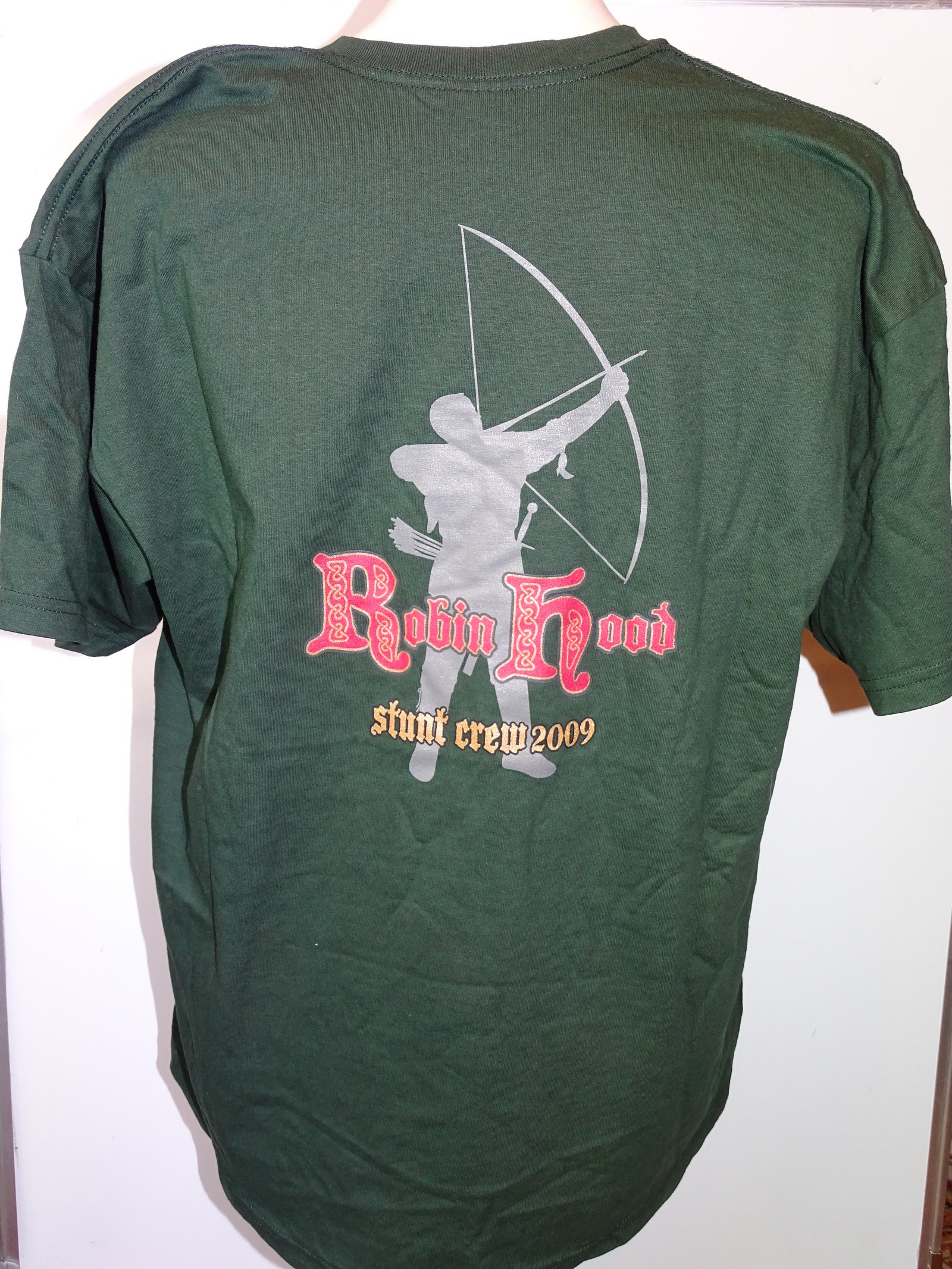 ROBIN HOOD 2009: - Film / Production Crew Issued Clothing: - A pair of XL, stunt crew T-Shirts - one - Image 2 of 4