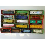 HO GAUGE MODEL RAILWAYS: A group of American Outline kit built / ready to run wagons by various