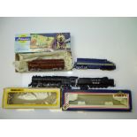 HO GAUGE MODEL RAILWAYS: A group of American Outline locos by BACHMANN, ATHEARN and MEHANO as lotted
