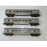OO GAUGE MODEL RAILWAYS: A rare group of TRI-ANG Australia early Transcontinental coaches in '