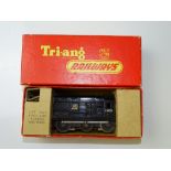 OO GAUGE MODEL RAILWAYS: A TRI-ANG R152 electric Class 08 diesel shunter in BR black - VG in G/VG