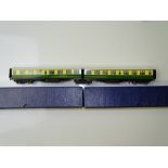 OO GAUGE MODEL RAILWAYS: A LAWRENCE Scale Models brass kit built LNER Green/cream articulated