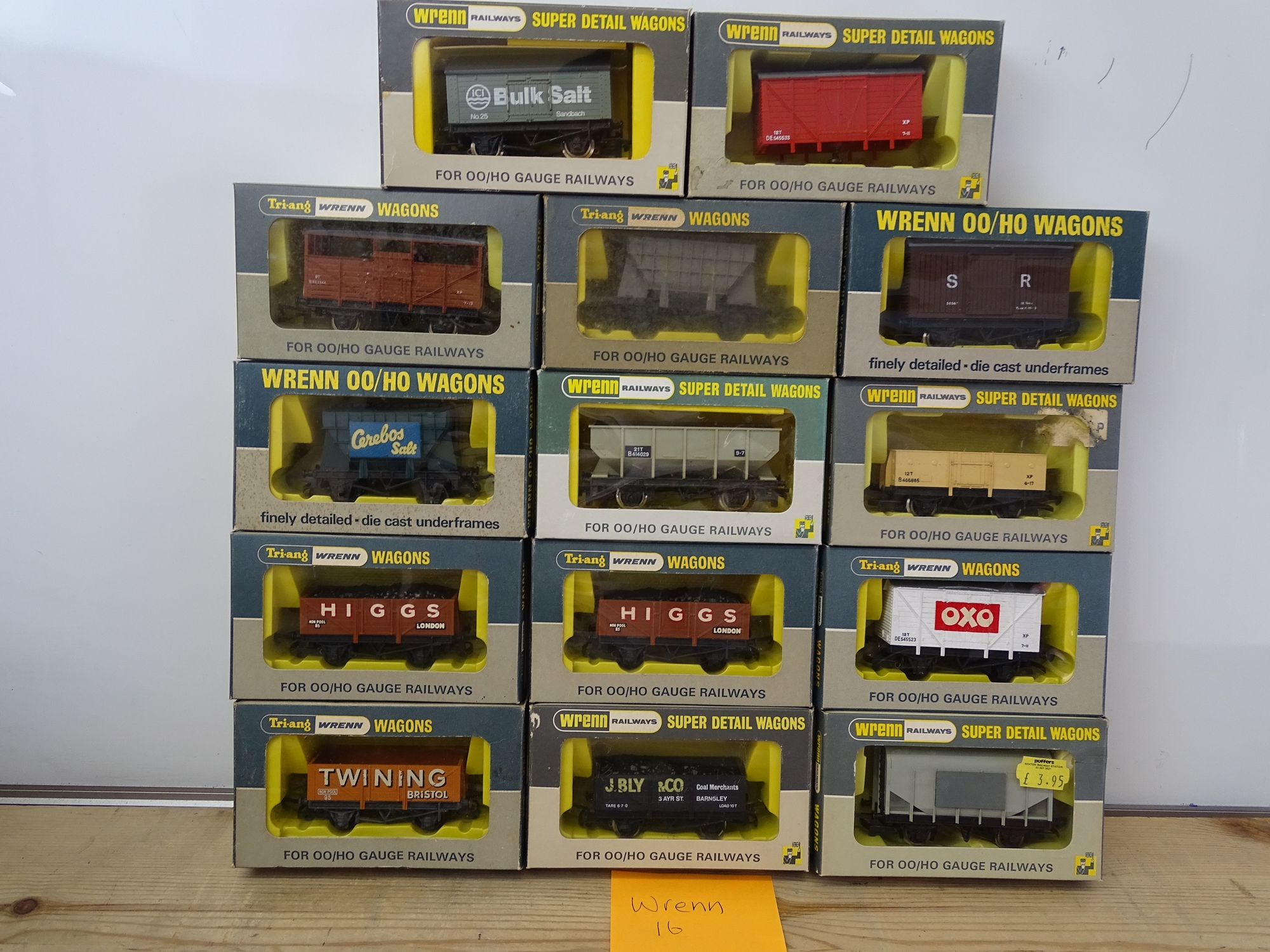 OO GAUGE MODEL RAILWAYS: A group of boxed WRENN wagons as lotted - VG/E in G/VG boxes (14) #16