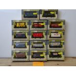 OO GAUGE MODEL RAILWAYS: A group of boxed WRENN wagons as lotted - VG/E in G/VG boxes (14) #3
