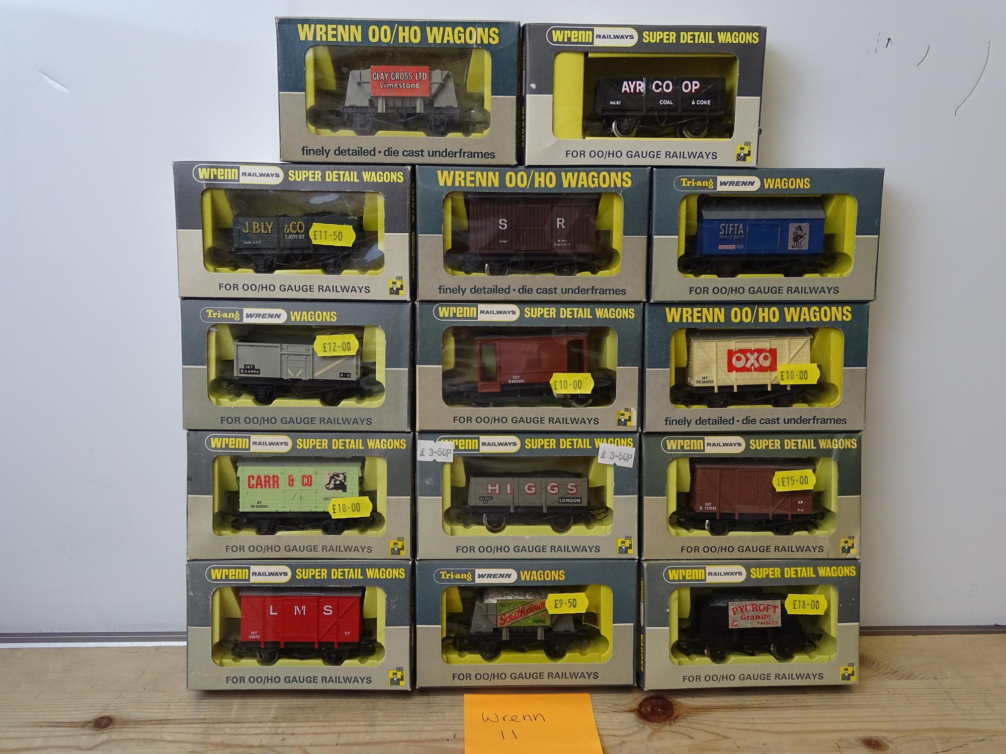 OO GAUGE MODEL RAILWAYS: A group of boxed WRENN wagons as lotted - VG/E in G/VG boxes (14) #11