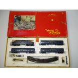 OO GAUGE MODEL RAILWAYS: A TRI-ANG (Australia) R4D electric model railway train set with trans