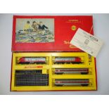 OO GAUGE MODEL RAILWAYS: A TRI-ANG RAILWAYS R3.H Transcontinental Passenger train set - G/VG in F/