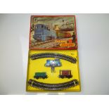 OO GAUGE MODEL RAILWAYS: A TRI-ANG RAILWAYS RS.71 electric starter goods train set - G/VG in G box