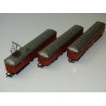 OO GAUGE MODEL RAILWAYS: An exceptionally rare TRI-ANG R450/R451/R452 Australian NSWGR 3-car