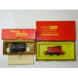 OO GAUGE MODEL RAILWAYS: A pair of TRI-ANG dock shunter diesel locomotives comprising 2 x R253 (