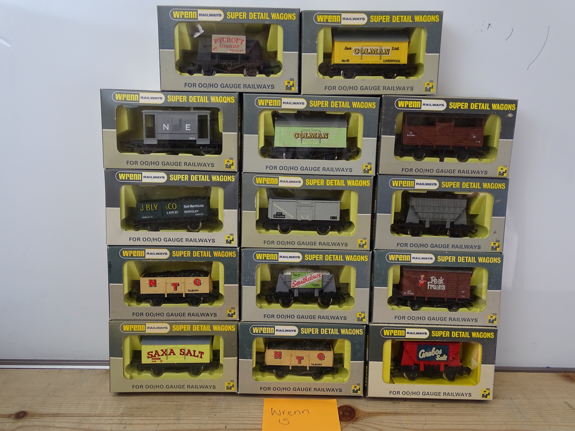 OO GAUGE MODEL RAILWAYS: A group of boxed WRENN wagons as lotted - VG/E in G/VG boxes (14) #15