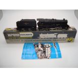 OO GAUGE MODEL RAILWAYS: A WRENN W2224 Class 8F steam locomotive in BR black numbered 48073 - VG