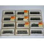 Z GAUGE MODEL RAILWAYS: A group of MARKLIN four and six wheel German Outline passenger coaches -