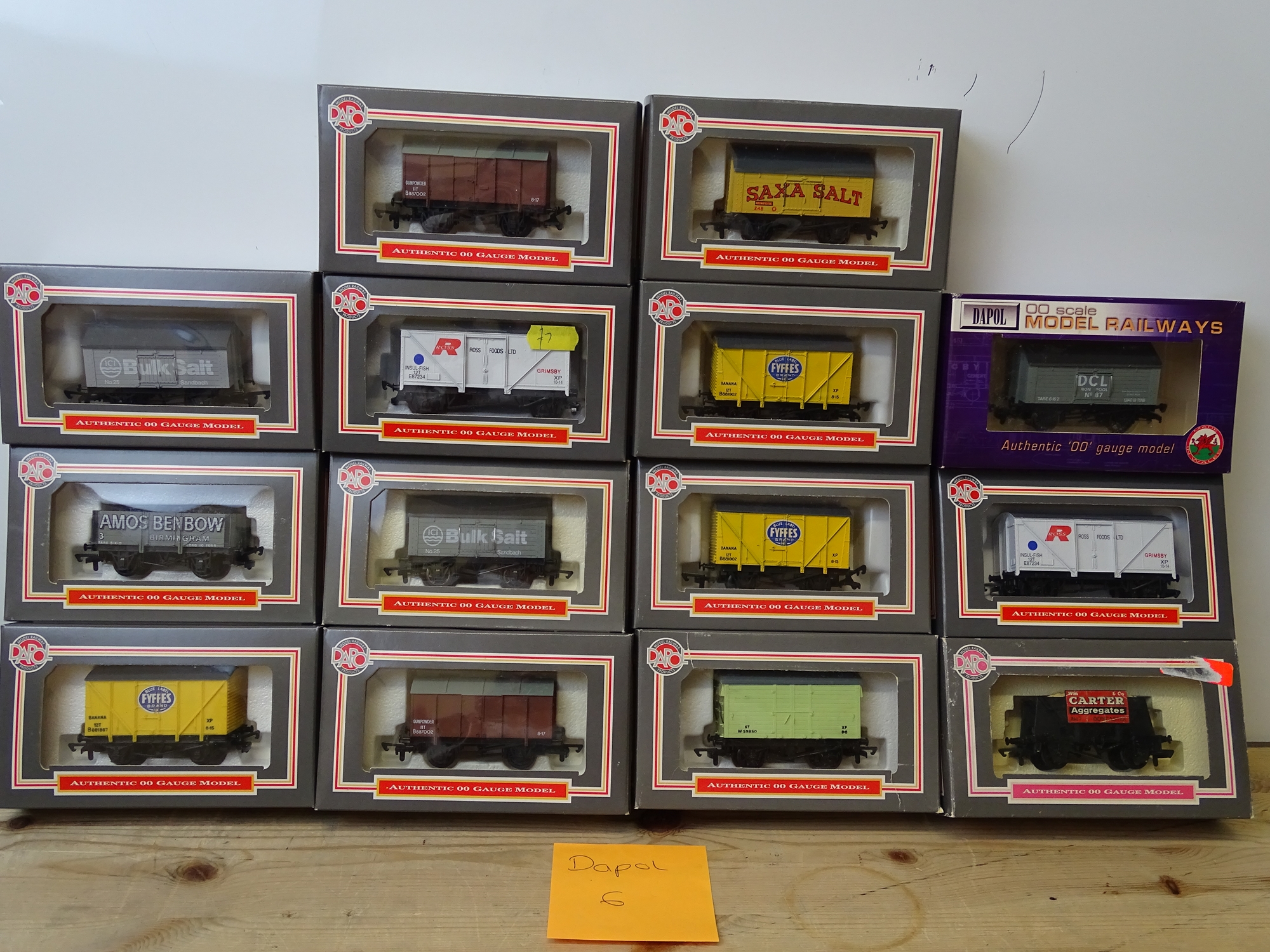 OO GAUGE MODEL RAILWAYS: A group of boxed DAPOL wagons - all ex-WRENN wagons in WR1 and WR3