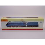 OO GAUGE MODEL RAILWAYS: A HORNBY R2339 A4 Class steam locomotive in LNER blue livery 'Mallard' -